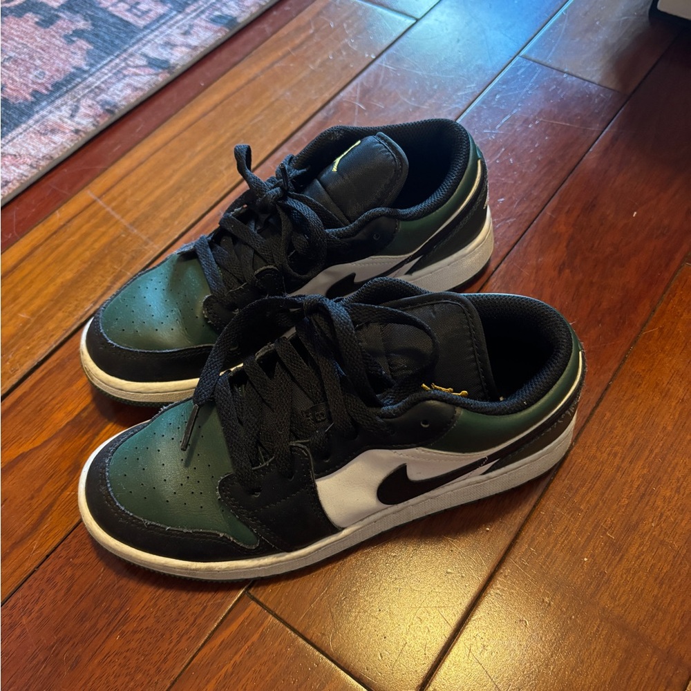 Nike Black and Green Sneakers
